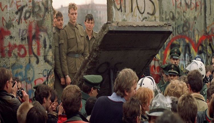 How should we tell the story of the Berlin Wall? - History Resource ...